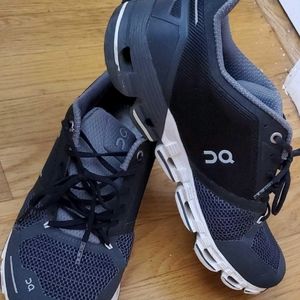 Women's On Cloud size 10